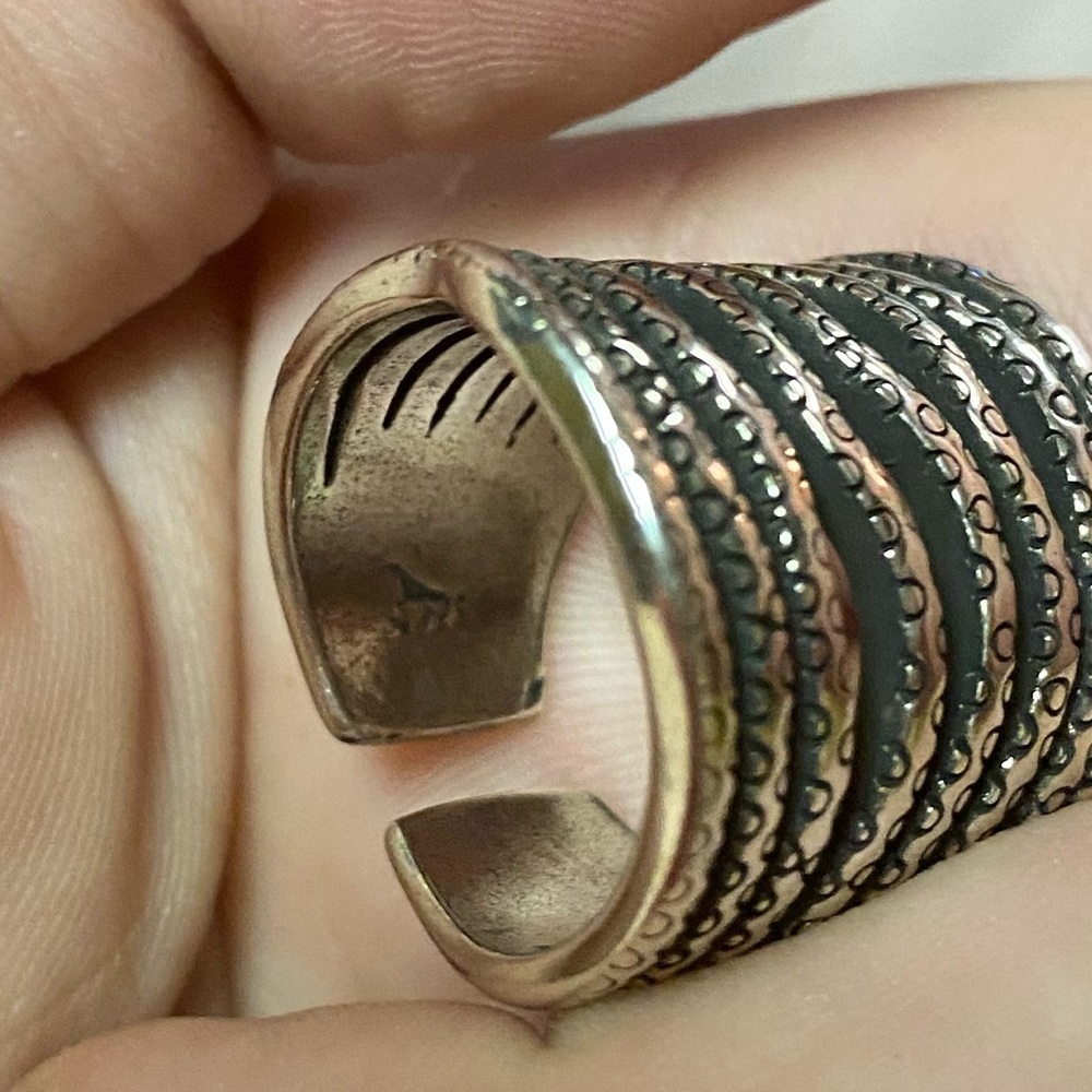 STERLING SILVER ENGRAVED RING PEBBLE STONE RING - Picture 6 of 6